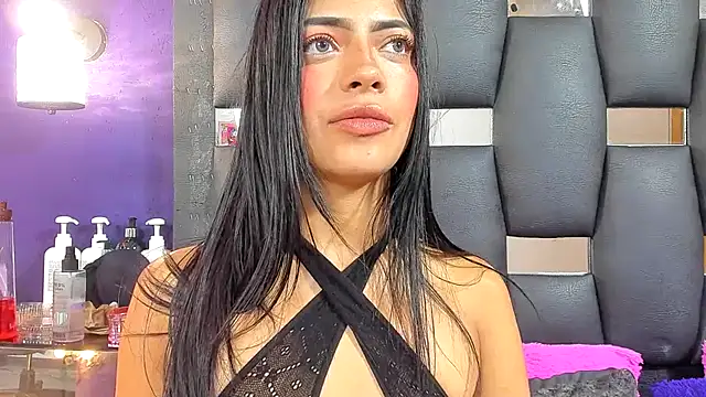 Snapshot of EMYCLARK01 chatting on 01-18-26, 11:30 EMYCLARK01 online show from 01-18-26, 11:30