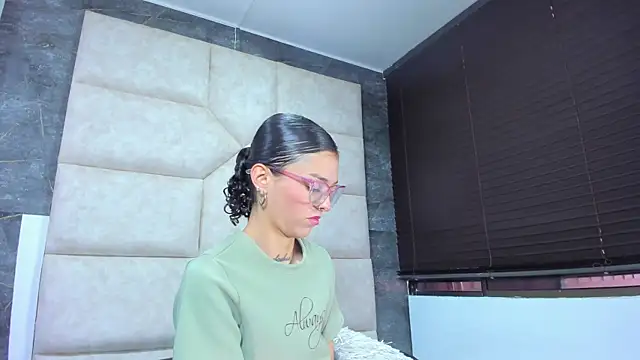 Vaiolett Smith online show from 04-13-26, 02:43