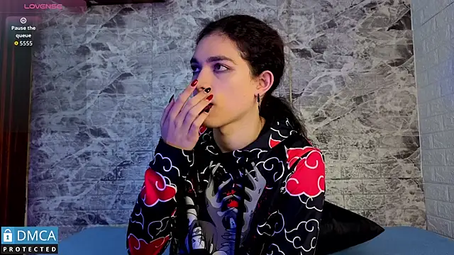 MaeveKuro online show from 12-17-25, 03:22