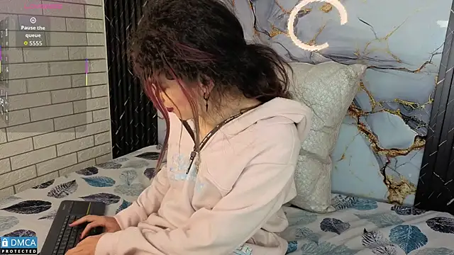 MaeveKuro online show from 11-15-25, 03:21