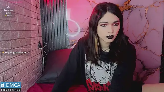 Snapshot of MaeveKuro chatting on 06-19-26, 03:12 MaeveKuro online show from 06-19-26, 03:12