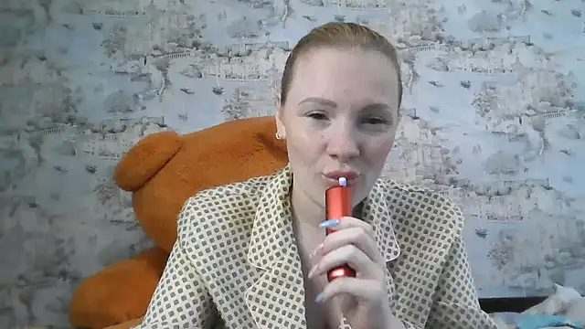 Snapshot of Eveline_May chatting on 10-18-25, 11:23 Eveline May online show from 10-18-25, 11:23
