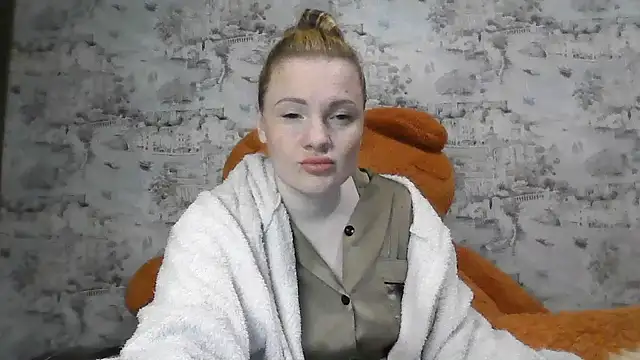 Snapshot of Eveline_May chatting on 10-15-25, 04:37 Eveline May online show from 10-15-25, 04:37