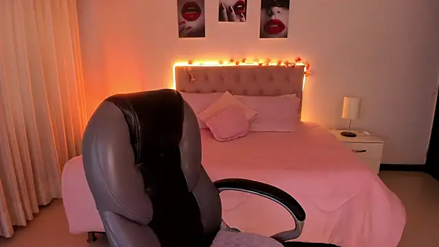 Emily Warren  online show from 11-12-25, 07:51