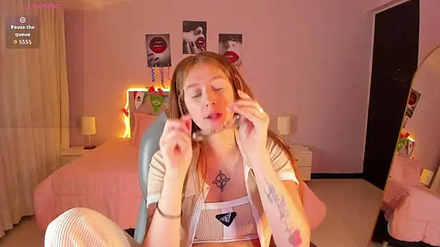 Emily Warren  online show from 06-30-26, 07:36