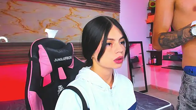 Cloe roouse online show from 04-15-26, 08:09