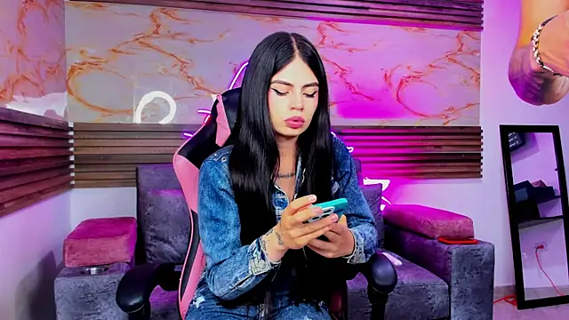 Snapshot of Cloe_roouse chatting on 05-01-26, 11:43 Cloe roouse online show from 05-01-26, 11:43