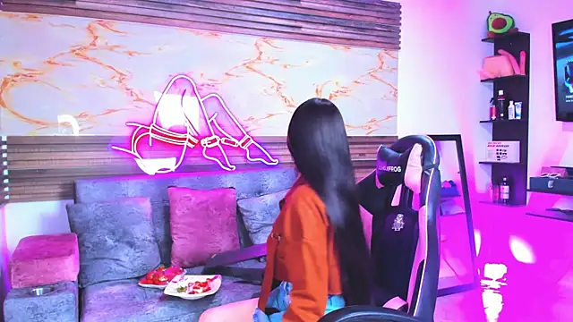 Snapshot of Cloe_roouse chatting on 04-19-26, 02:07 Cloe roouse online show from 04-19-26, 02:07
