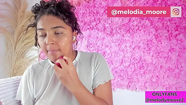 Melodymoore  online show from 11-22-25, 10:08