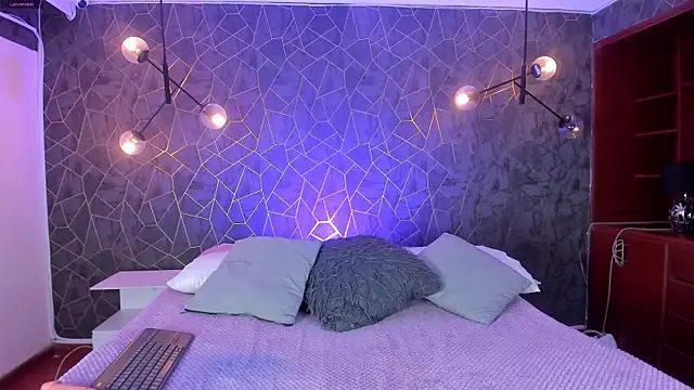 zephyra-angels online show from 10-29-25, 04:11