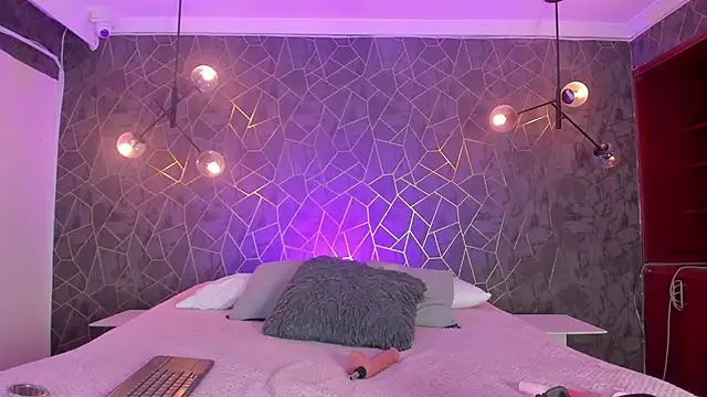 zephyra-angels online show from 12-17-25, 03:22