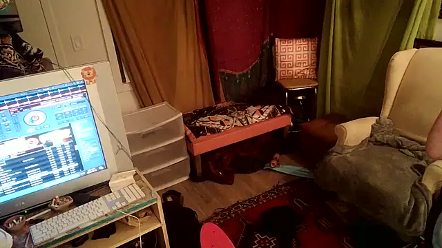 Snapshot of Foxxyhoneypott chatting on 03-15-25, 12:34 Foxxyhoneypott online show from 03-15-25, 12:34