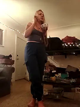 Snapshot of Foxxyhoneypott chatting on 02-17-26, 06:33 Foxxyhoneypott online show from 02-17-26, 06:33