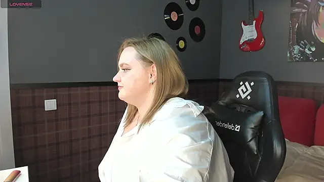 Snapshot of Amy_Hall chatting on 03-18-25, 12:39 Amy Hall online show from 03-18-25, 12:39