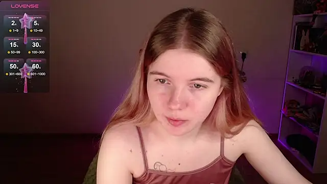 Snapshot of Strawberry_juli chatting on 02-28-26, 01:22 Strawberry juli online show from 02-28-26, 01:22