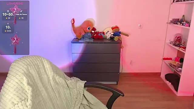 Strawberry juli online show from 04-08-26, 10:50