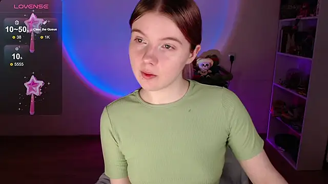 Snapshot of Strawberry_juli chatting on 02-13-26, 01:49 Strawberry juli online show from 02-13-26, 01:49