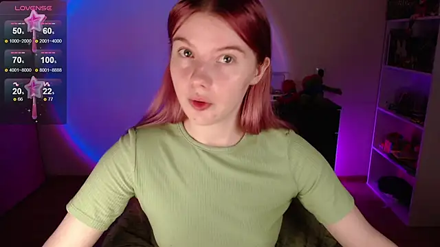 Strawberry juli online show from 11-22-25, 09:30