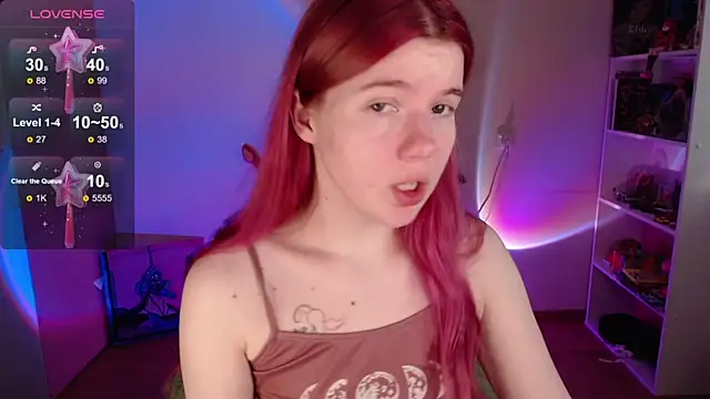 Strawberry juli online show from 10-24-25, 08:35