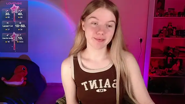 Strawberry juli online show from 05-18-26, 05:45