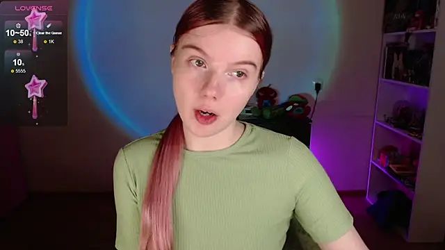 Strawberry juli online show from 12-20-25, 01:25