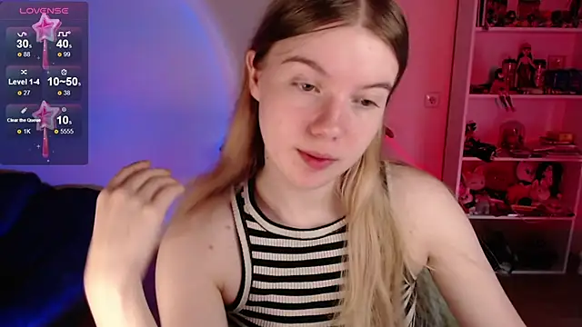 Strawberry juli online show from 06-10-26, 06:58