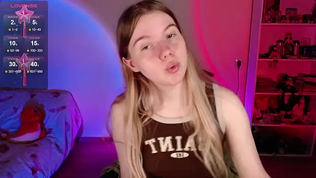 Strawberry juli online show from 05-22-26, 03:59