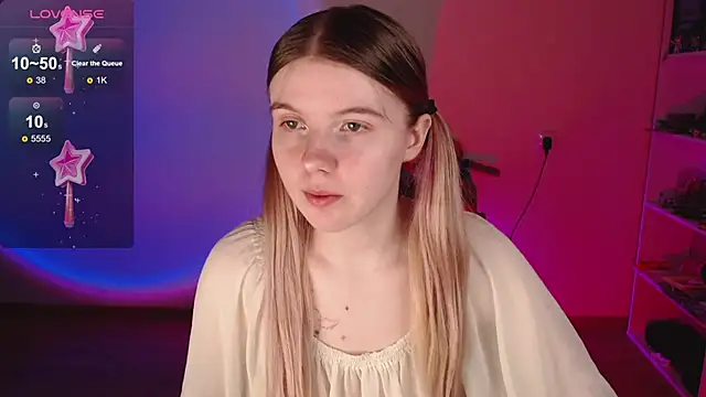 Strawberry juli online show from 04-01-26, 04:03