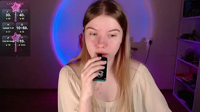 Strawberry juli online show from 05-04-26, 01:09