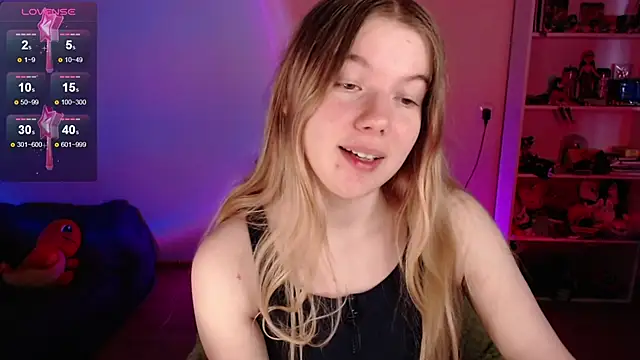 Strawberry juli online show from 06-06-26, 05:34