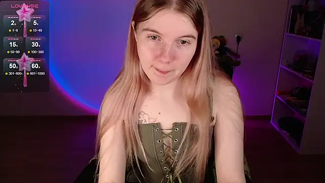 Strawberry juli online show from 03-21-26, 03:27