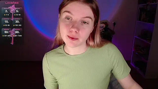 Snapshot of Strawberry_juli chatting on 02-17-26, 04:43 Strawberry juli online show from 02-17-26, 04:43