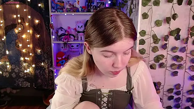 Strawberry juli online show from 03-18-25, 02:08