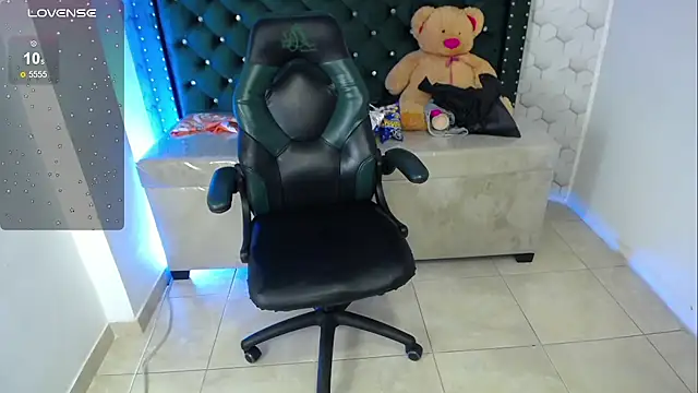 Sarah evansm online show from 11-06-25, 01:42