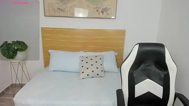 dulce victoriaa  online show from 10-04-25, 02:02