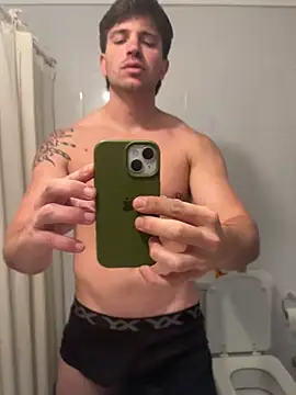 Snapshot of shuki0101 chatting on 10-29-25, 04:06 shuki0101 online show from 10-29-25, 04:06