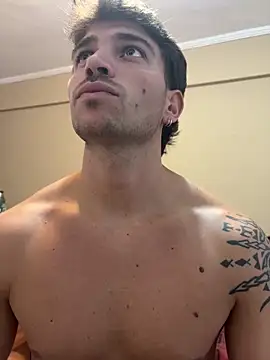 Snapshot of shuki0101 chatting on 03-18-25, 10:15 shuki0101 online show from 03-18-25, 10:15