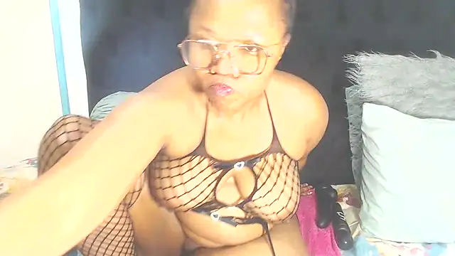 Snapshot of BootyClitQueen chatting on 05-13-26, 05:47 BootyClitQueen online show from 05-13-26, 05:47