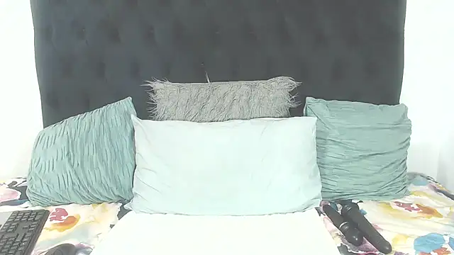 Snapshot of BootyClitQueen chatting on 11-26-25, 07:03 BootyClitQueen online show from 11-26-25, 07:03