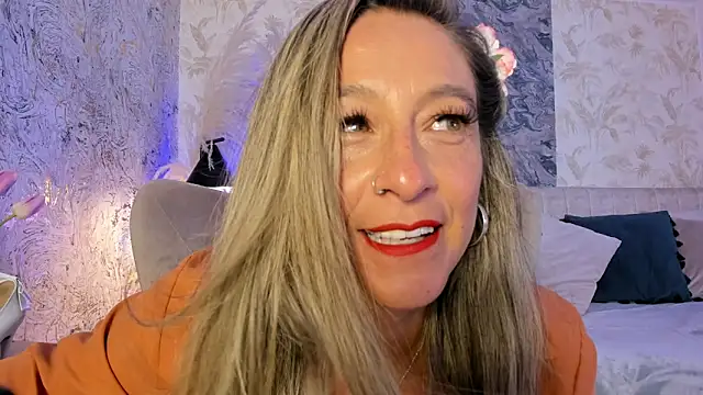 Liannaa  online show from 04-14-26, 08:25