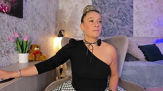 Snapshot of Liannaa_ chatting on 02-02-26, 07:35 Liannaa online show from 02-02-26, 07:35