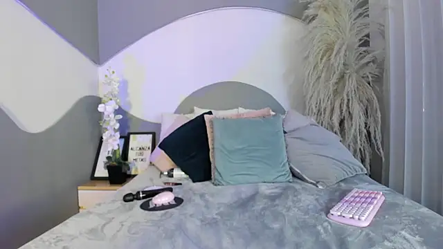 Snapshot of Liannaa_ chatting on 04-17-26, 11:57 Liannaa online show from 04-17-26, 11:57