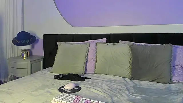 Liannaa  online show from 07-11-26, 09:20