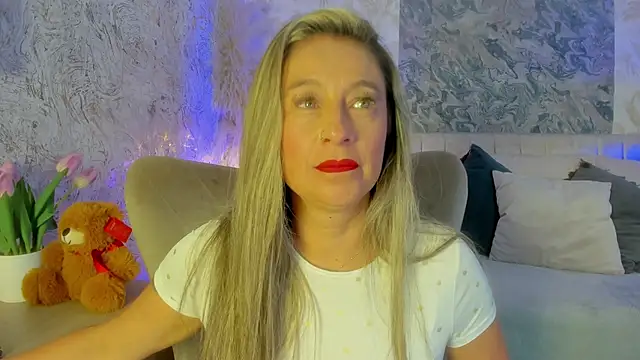 Liannaa  online show from 09-27-25, 07:09