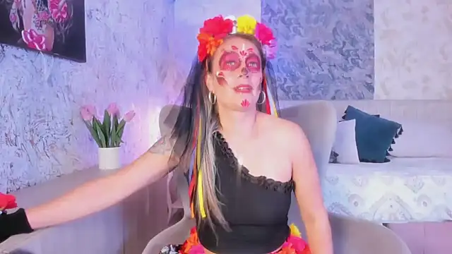 Liannaa  online show from 10-29-25, 07:35