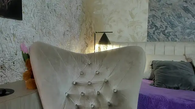 Arianaa collins online show from 11-22-25, 11:53