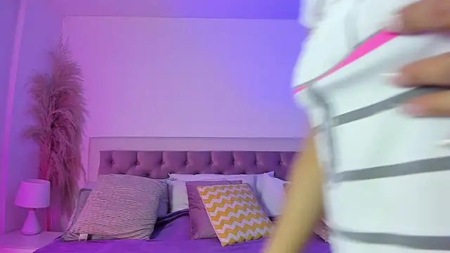 Arianaa collins online show from 09-26-25, 11:50