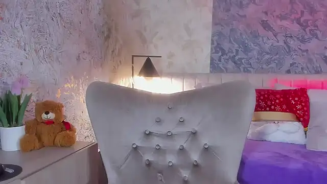 Arianaa collins online show from 12-17-25, 12:10