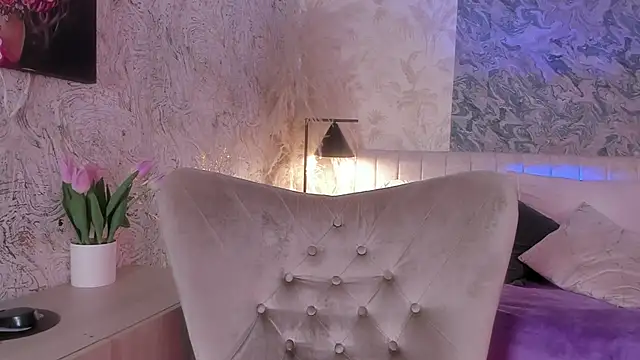 Arianaa collins online show from 10-25-25, 12:17