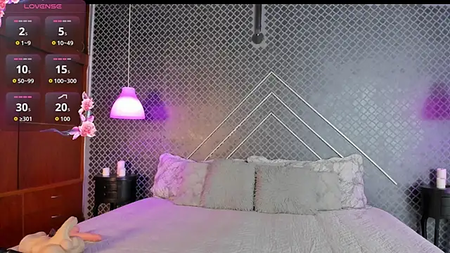Snapshot of Aleja_bloom chatting on 06-01-26, 11:54 Aleja bloom online show from 06-01-26, 11:54
